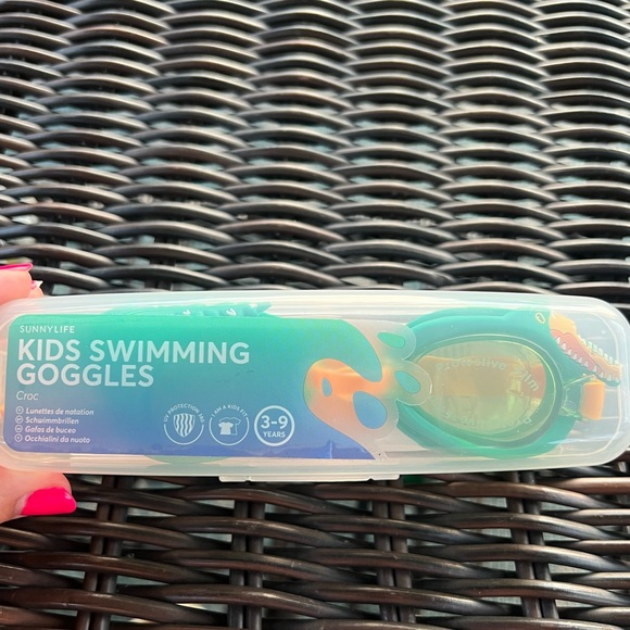 Brand New Kids Crocodile Swimming Goggles - Picture 2 of 5